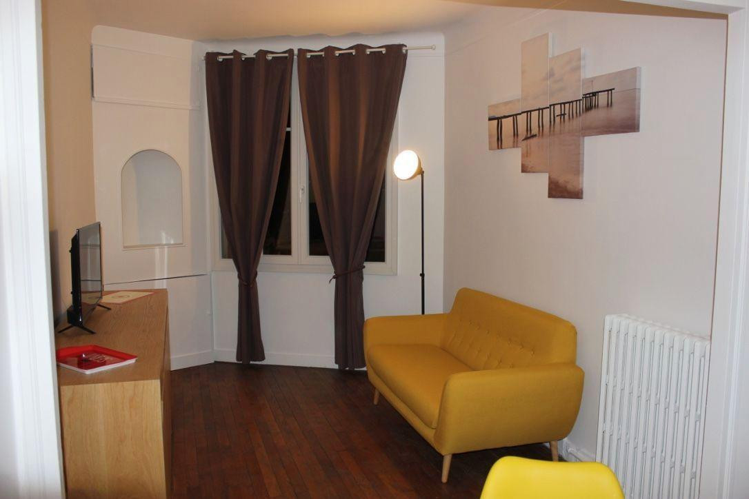 
                                                Location
                                                 Beau 2P 36m² meublé