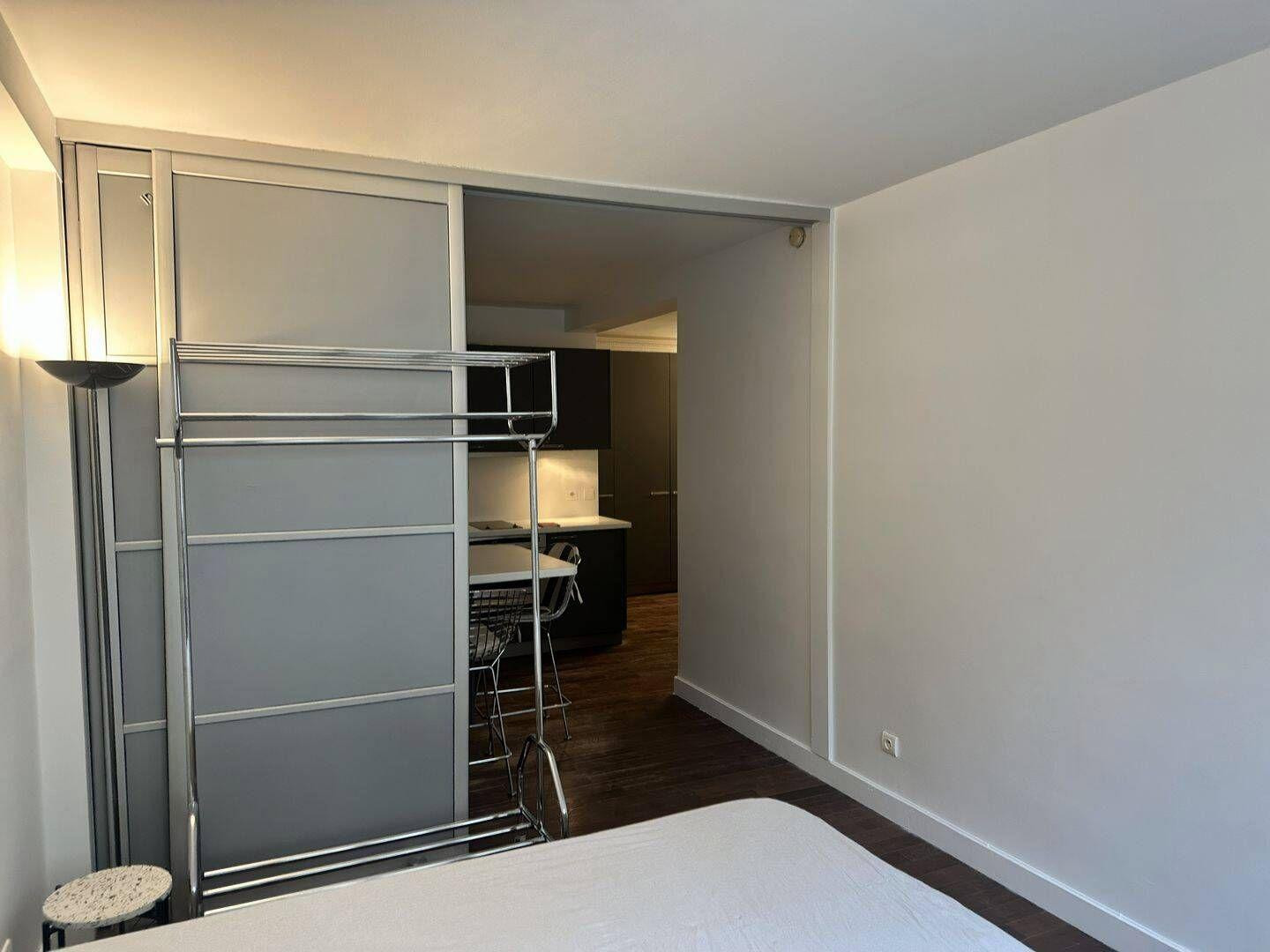 
                                                Location
                                                 Beau 2P 37m² très calme proche quais de Seine