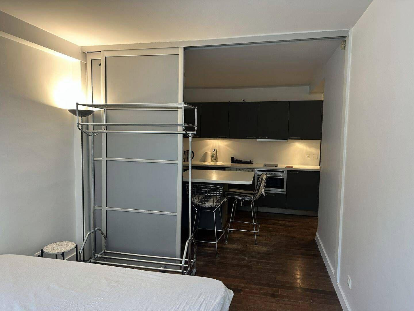 
                                                Location
                                                 Beau 2P 37m² très calme proche quais de Seine