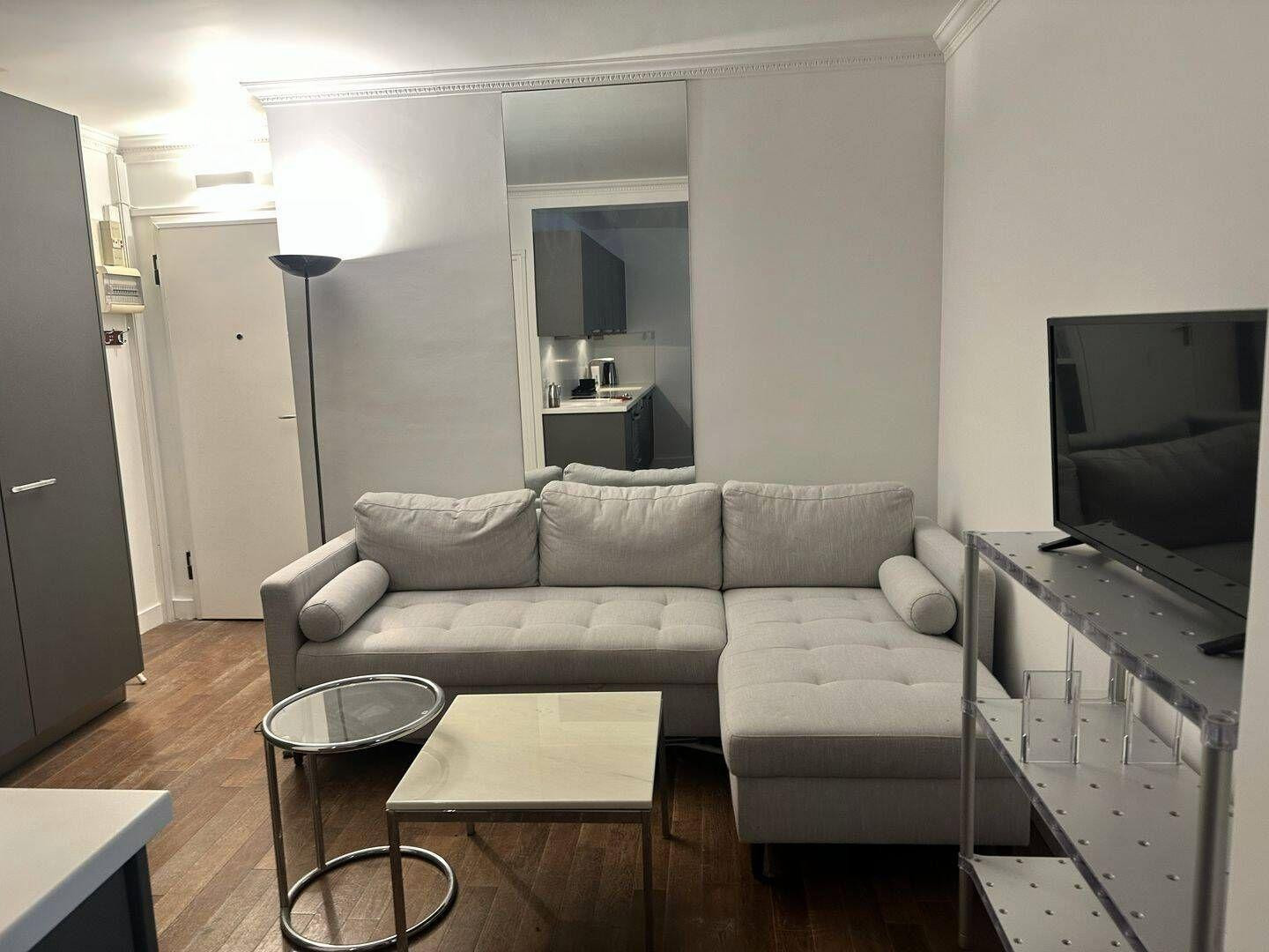 
                                                Location
                                                 Beau 2P 37m² très calme proche quais de Seine
