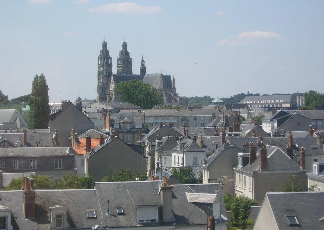 
                                                Location
                                                 Beau 2P 38m² avec balcon et parking vue cathédrale