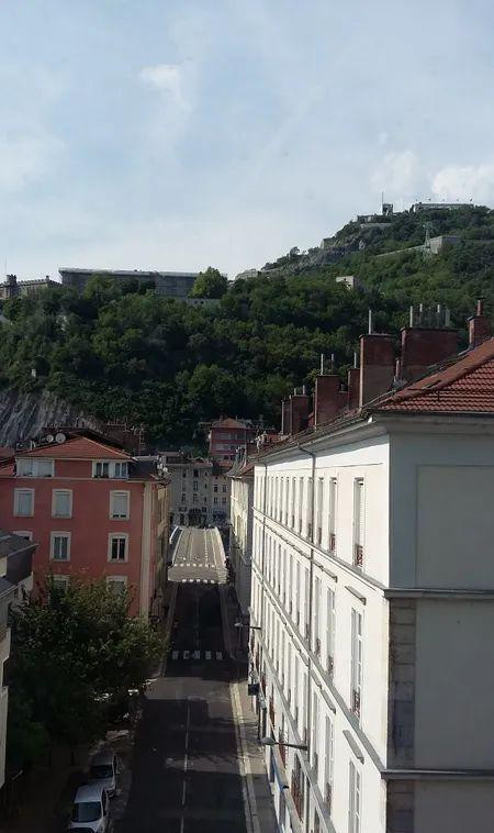 
                                                Location
                                                 Beau 2P 38m² en centre ville