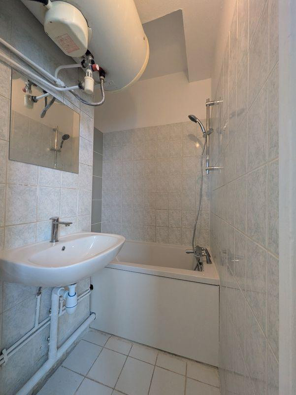 
                                                Location
                                                 Beau 2P 40m² refait a neuf proche rue du commerce