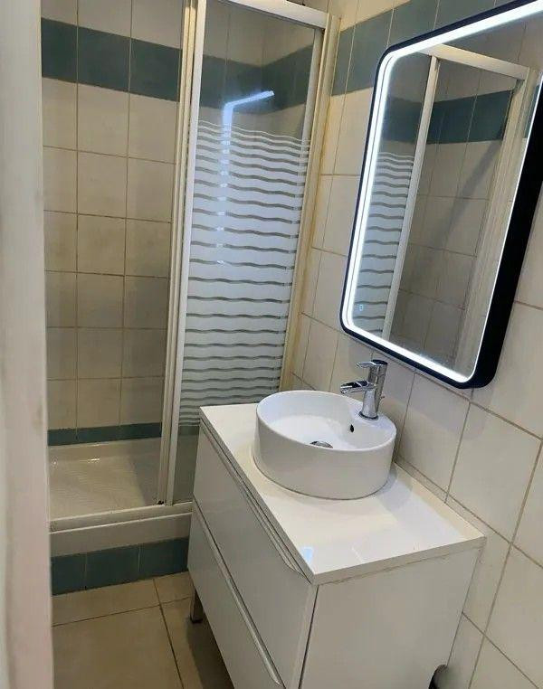 
                                                Location
                                                 Beau 2P 41m² refait à neuf, bd Saint Marcel