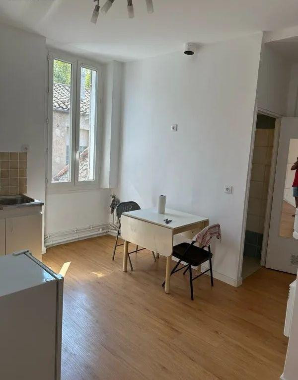 
                                                Location
                                                 Beau 2P 41m² refait à neuf, bd Saint Marcel