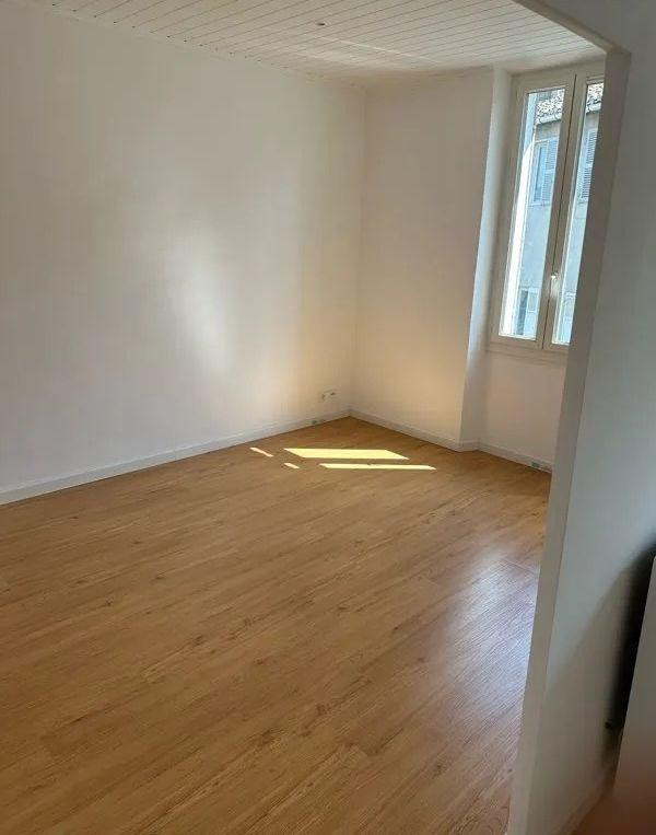 
                                                Location
                                                 Beau 2P 41m² refait à neuf, bd Saint Marcel
