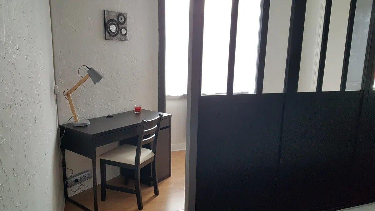 
                                                Location
                                                 Beau 2P 42m² meublé hyper centre Saint Etienne