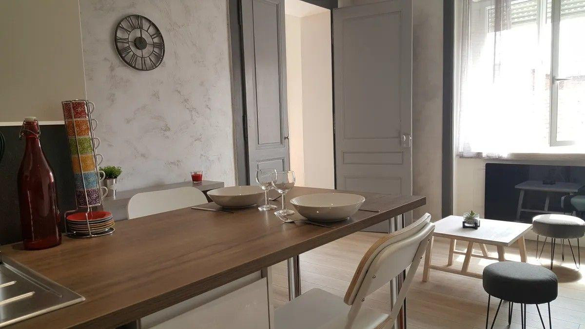 
                                                Location
                                                 Beau 2P 42m² meublé hyper centre Saint Etienne
