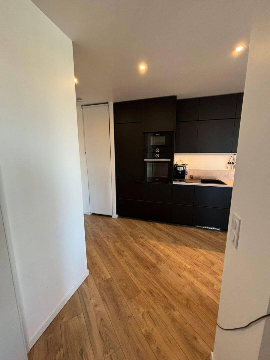 
                                                Location
                                                 Beau 2P 42m² meublé très lumineux