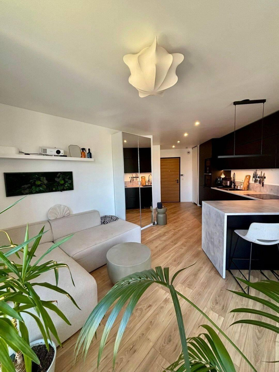 
                                                Location
                                                 Beau 2P 42m² meublé très lumineux