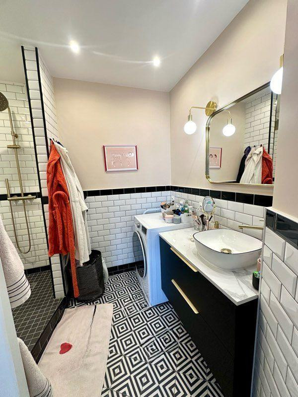 
                                                Location
                                                 Beau 2P 43 m² entièrement refait à neuf