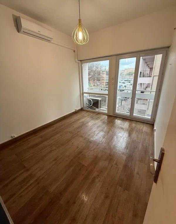 
                                                Location
                                                 Beau 2P 44 m² refait à neuf proche Vieux Port