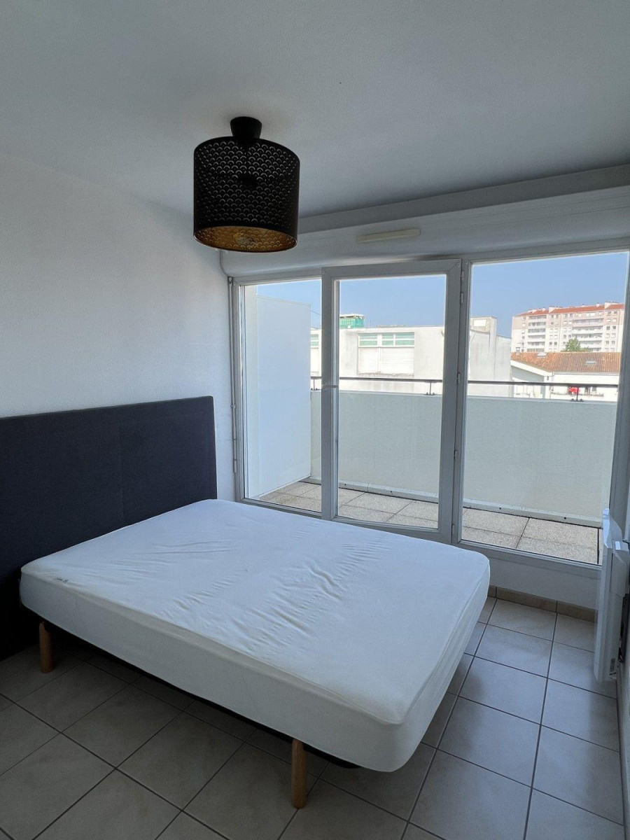 
                                                Location
                                                 Beau 2P 44m² + balcon 8m² sans vis à vis