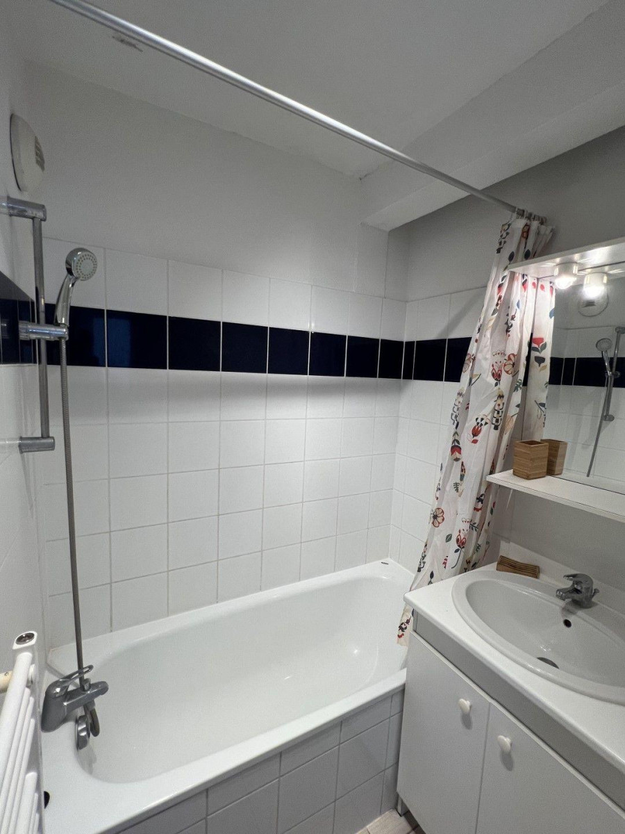 
                                                Location
                                                 Beau 2P 44m² + balcon 8m² sans vis à vis