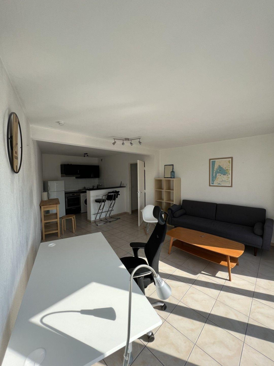 
                                                Location
                                                 Beau 2P 44m² + balcon 8m² sans vis à vis