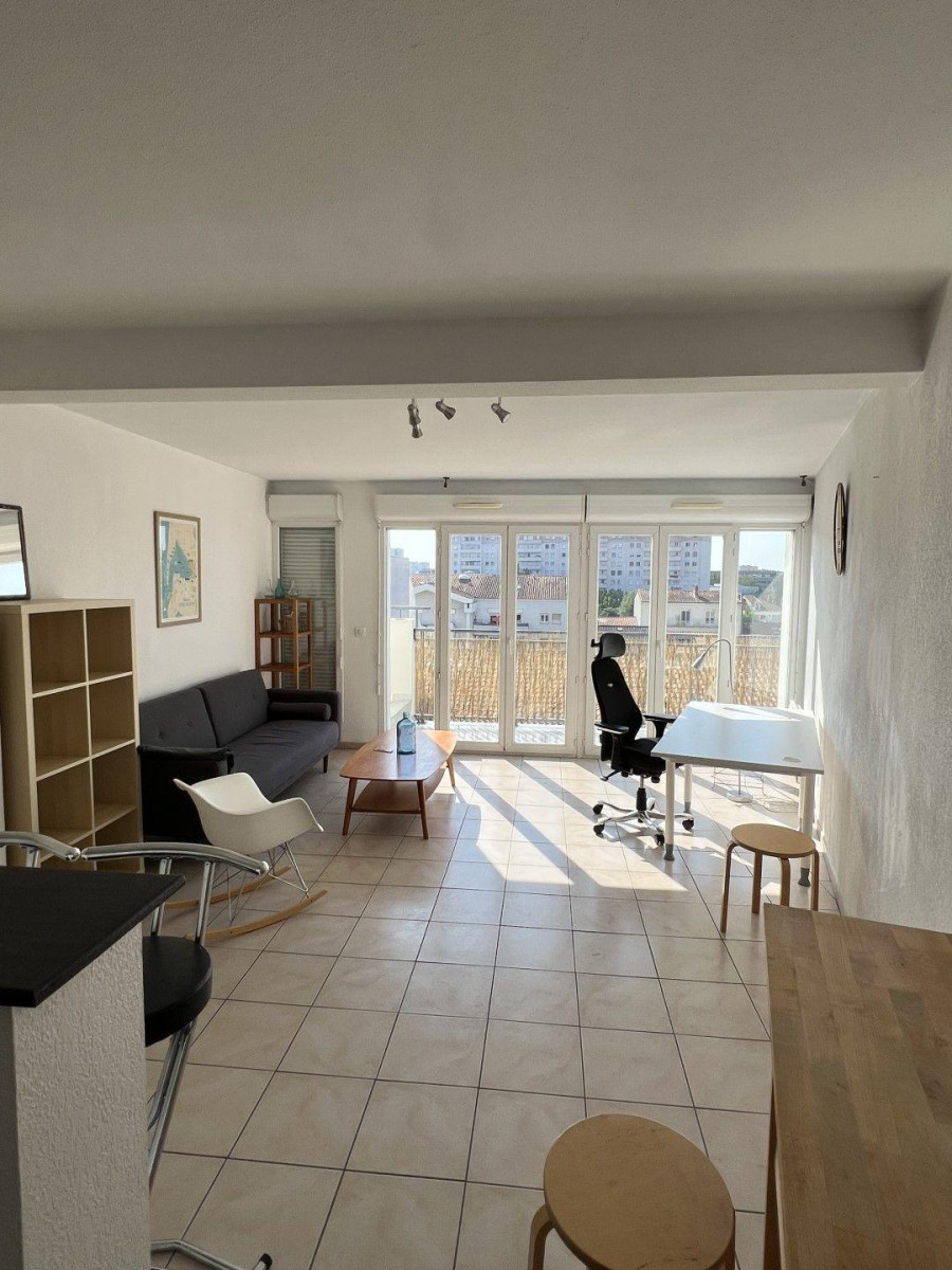 
                                                Location
                                                 Beau 2P 44m² + balcon 8m² sans vis à vis