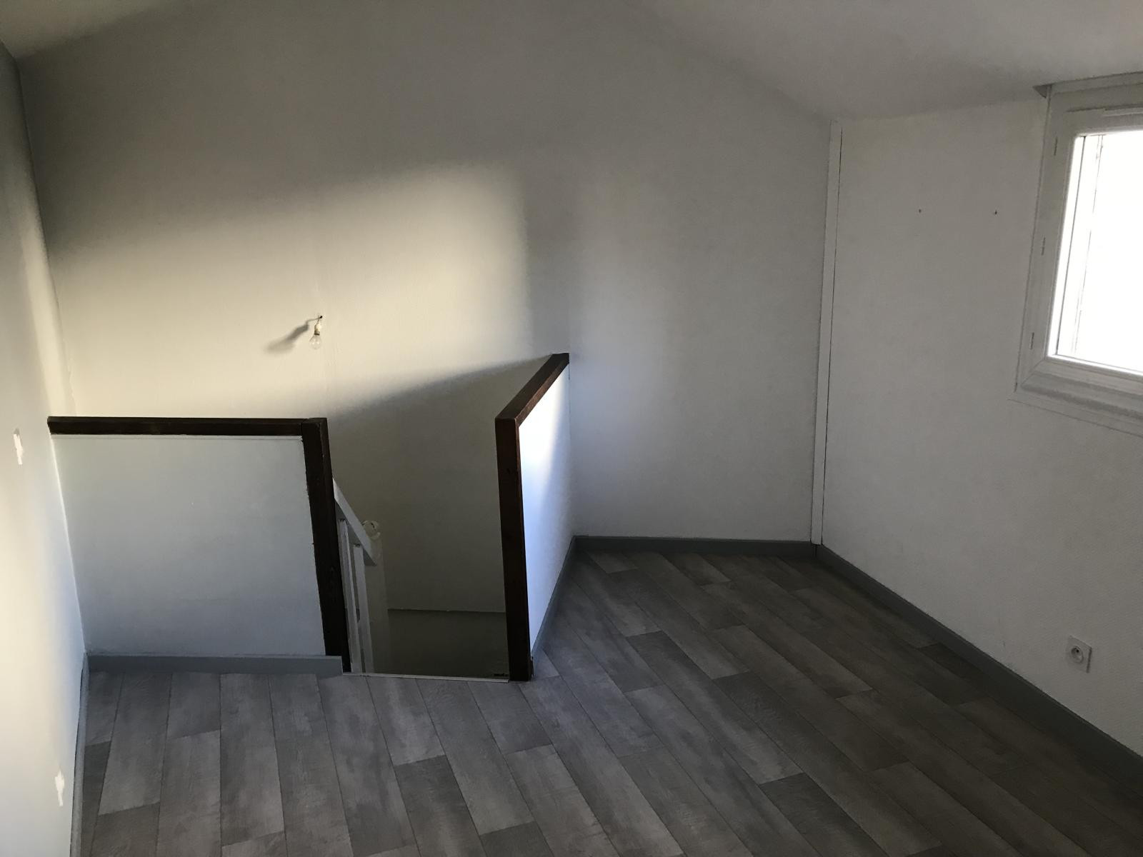
                                                Location
                                                 Beau 2P 44m² Duplex place cauchoise
