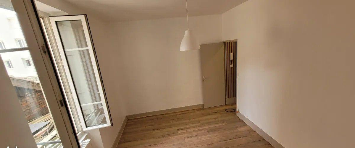 
                                                Location
                                                 Beau 2P 45m² lumineux