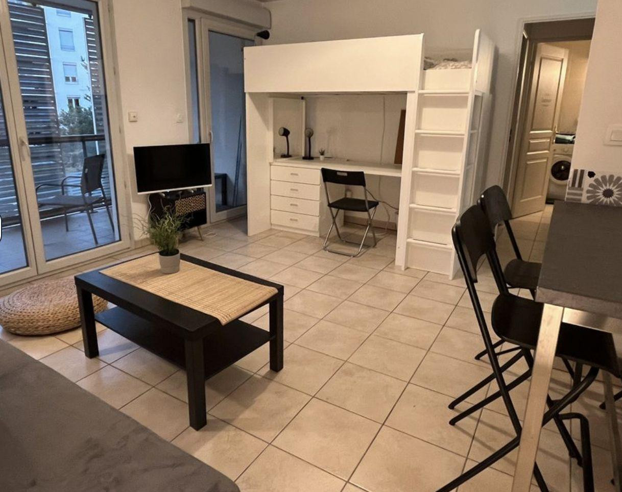 
                                                Location
                                                 Beau 2P 45m² meublé à neuf et entièrement équipé