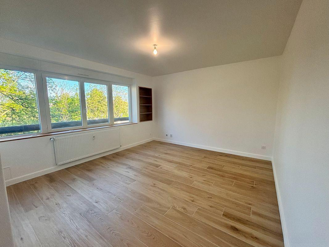 
                                                Location
                                                 Beau 2P 45m² rénové lumineux et spacieux