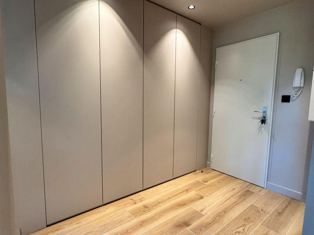 
                                                Location
                                                 Beau 2P 45m² rénové lumineux et spacieux