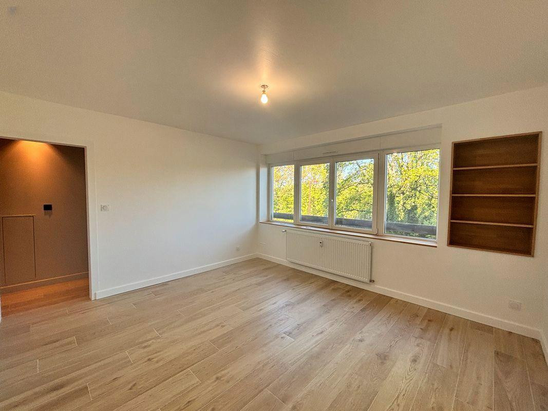 
                                                Location
                                                 Beau 2P 45m² rénové lumineux et spacieux