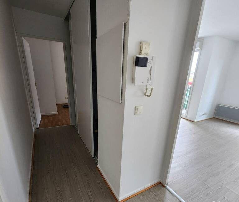 
                                                Location
                                                 Beau 2P 47m² bien distribué et lumineux