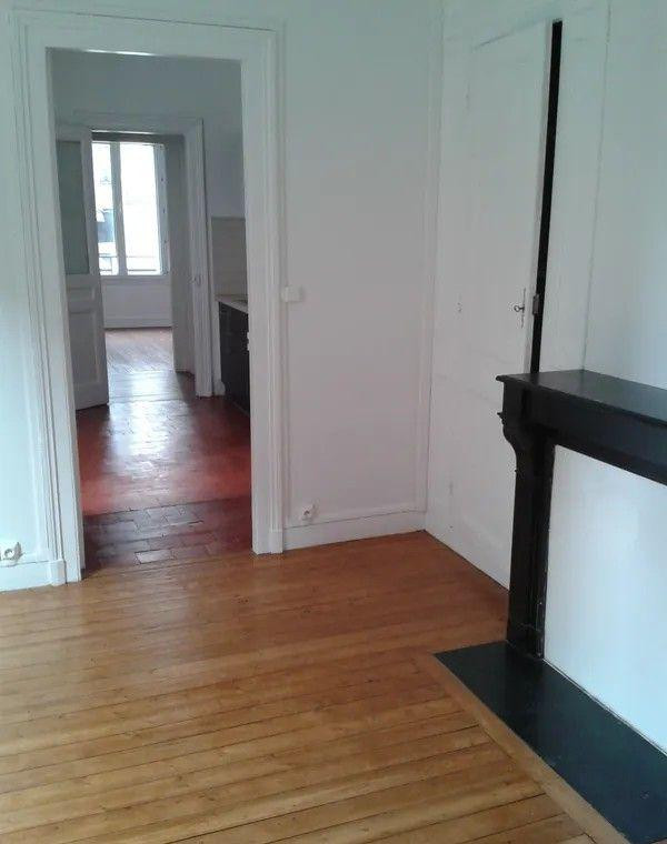 
                                                Location
                                                 Beau 2P 47m² vaste et clair
