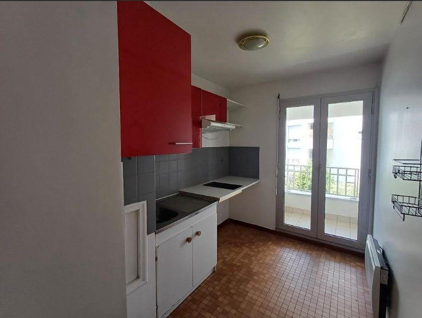 
                                                Location
                                                 Beau 2P 47m² vide + cave Jaude