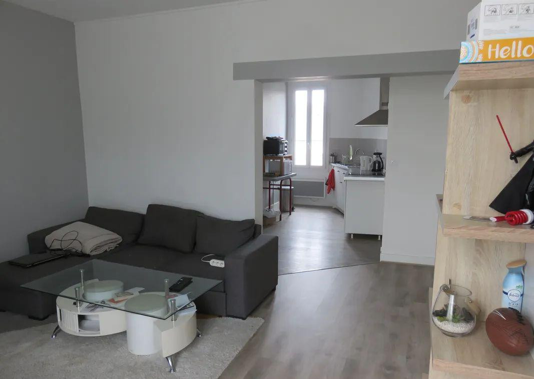 
                                                Location
                                                 Beau 2P 47m2 refait à neuf Boulevard Jean Royer