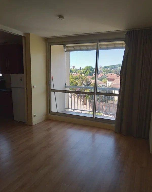 
                                                Location
                                                 Beau 2P 48m² Chaville clair et bien desservi