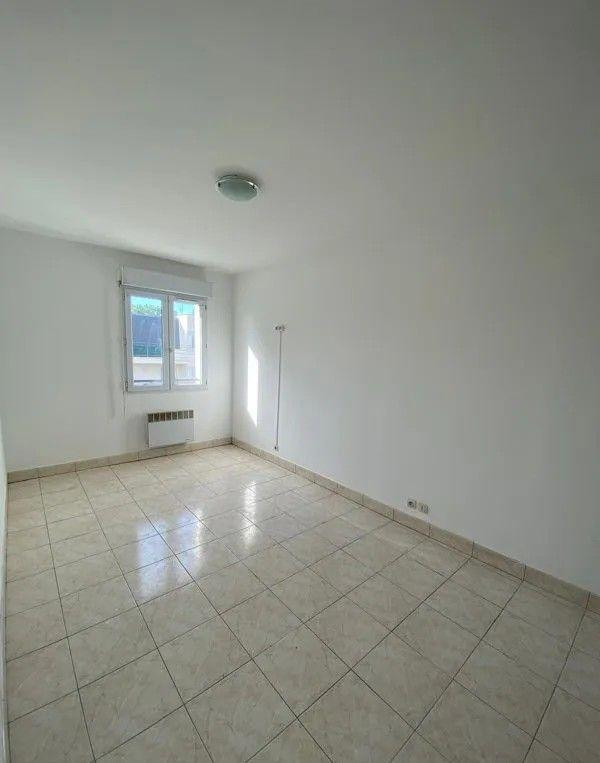 
                                                Location
                                                 Beau 2P 50m² proche gare de Villeparisis