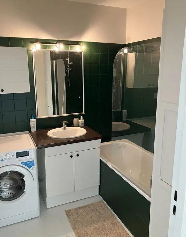 
                                                Location
                                                 Beau 2P 50m² sur cour intérieure arborée et calme