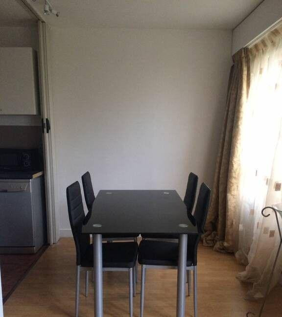 
                                                Location
                                                 Beau 2P 51m² meublé