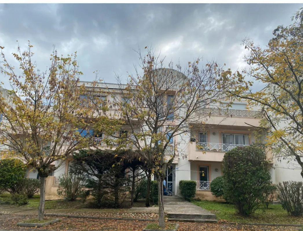 
                                                Location
                                                 Beau 2P 53m²+ terrasse 8m²