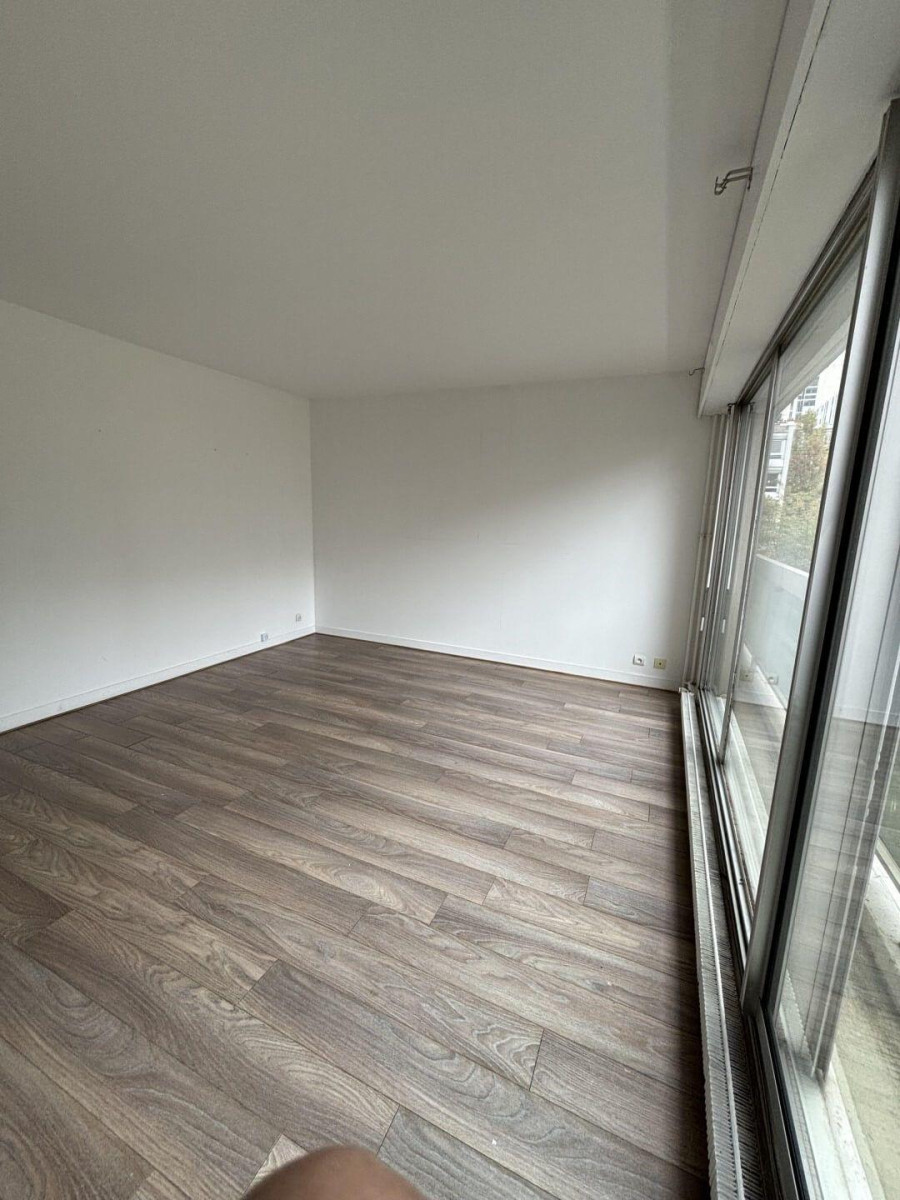 
                                                Location
                                                 Beau 2P 55m² dans le quartier animé de Cambronne