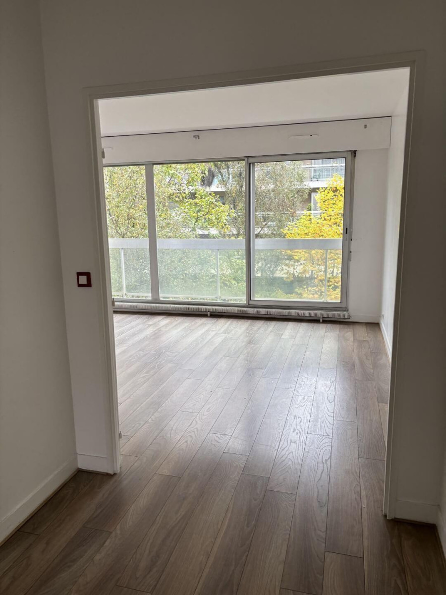 
                                                Location
                                                 Beau 2P 55m² dans le quartier animé de Cambronne