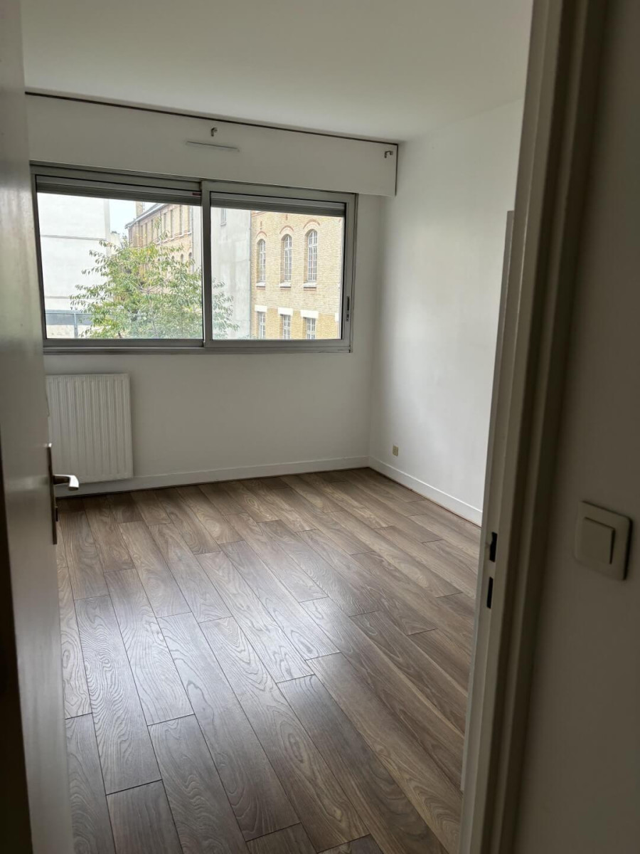 
                                                Location
                                                 Beau 2P 55m² dans le quartier animé de Cambronne
