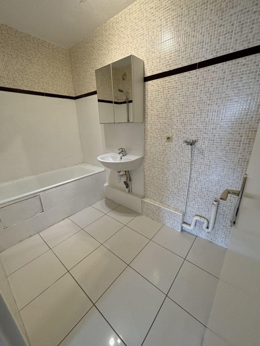 
                                                Location
                                                 Beau 2P 55m² dans le quartier animé de Cambronne