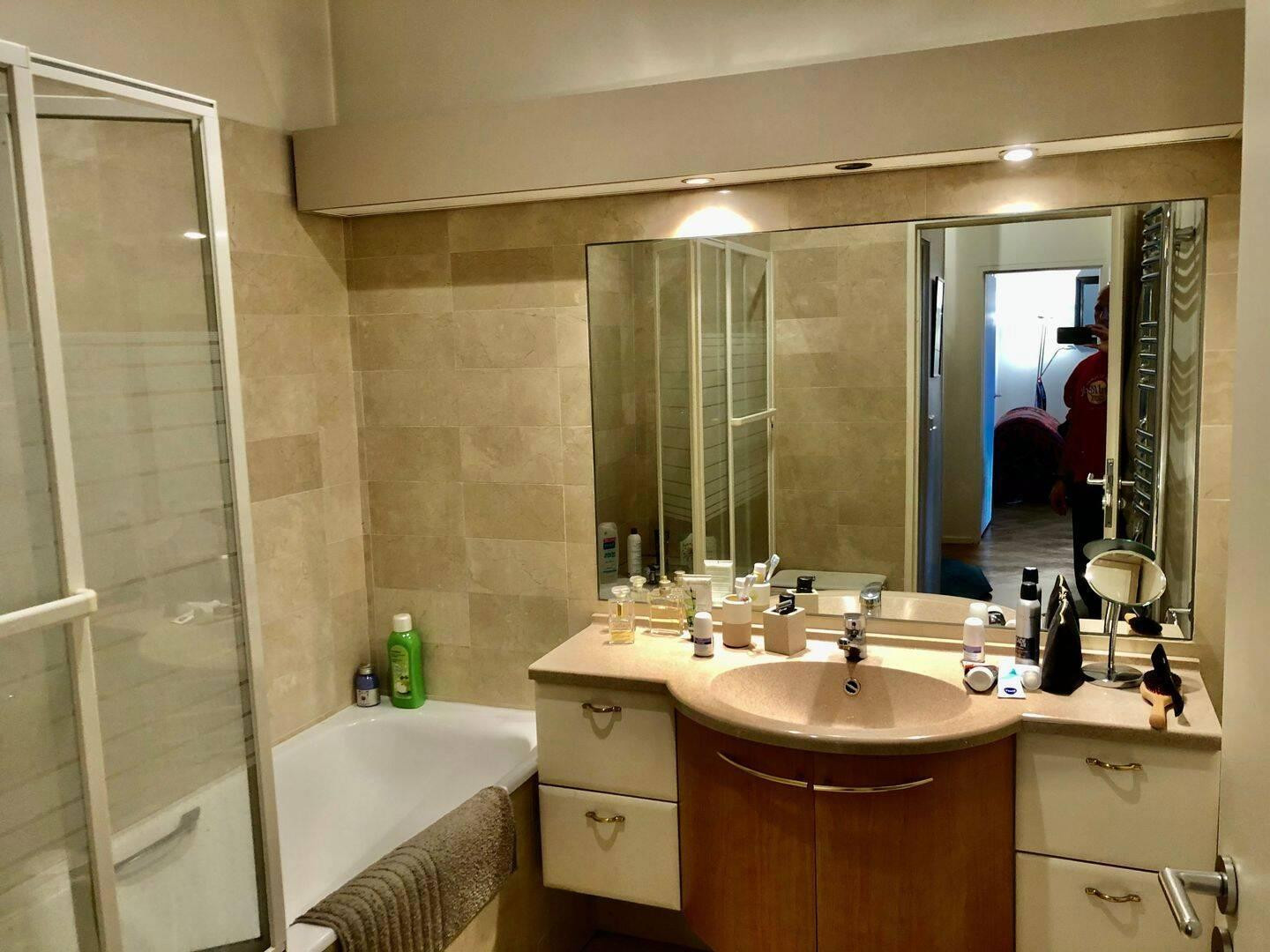 
                                                Location
                                                 Beau 2P 60m² entièrement meublé et refait à neuf