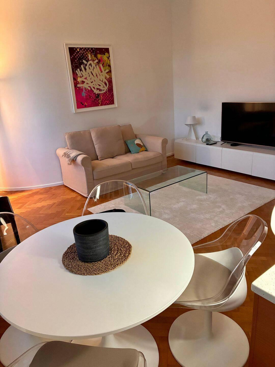 
                                                Location
                                                 Beau 2P 60m² entièrement meublé et refait à neuf