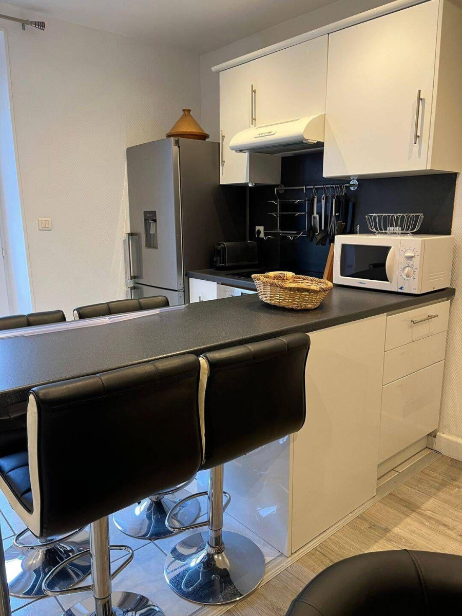 
                                                Location
                                                 Beau 2P entièrement meublé 36m²