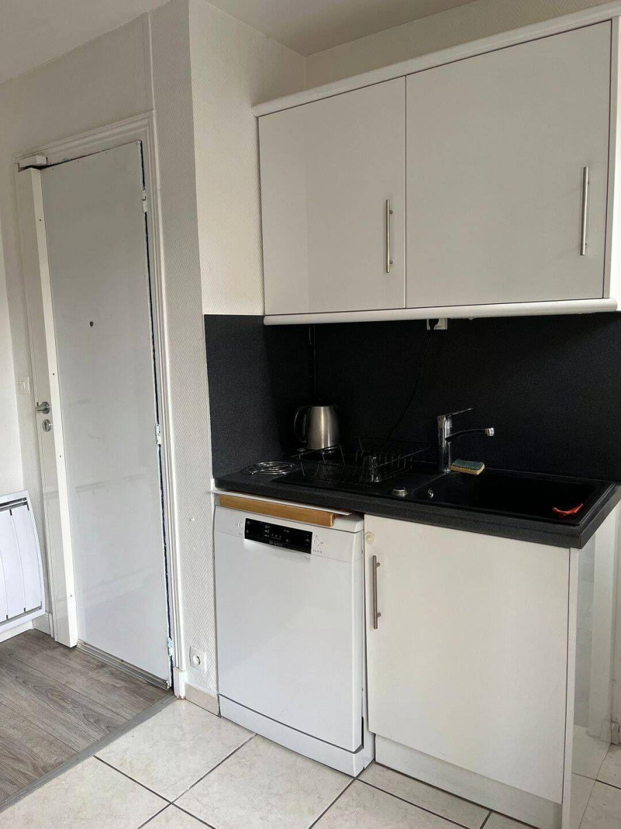 
                                                Location
                                                 Beau 2P entièrement meublé 36m²