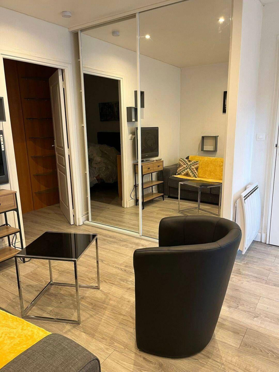 
                                                Location
                                                 Beau 2P entièrement meublé 36m²