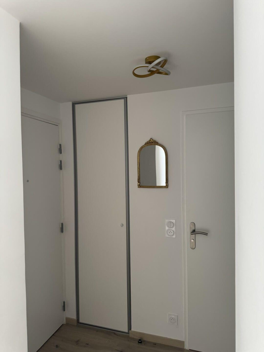 
                                                Location
                                                 Beau 2P entièrement meublé 39m² avec balcon