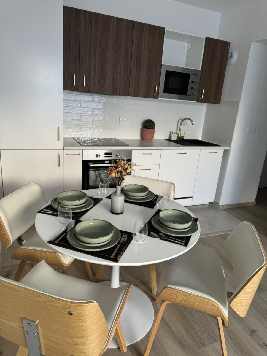 
                                                Location
                                                 Beau 2P entièrement meublé 39m² avec balcon