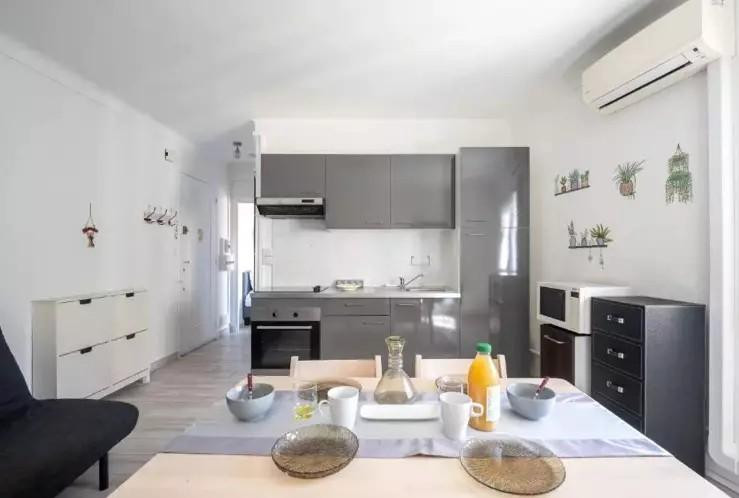 
                                                Location
                                                 Beau 2P entièrement rénové et meublé 33m² au calme