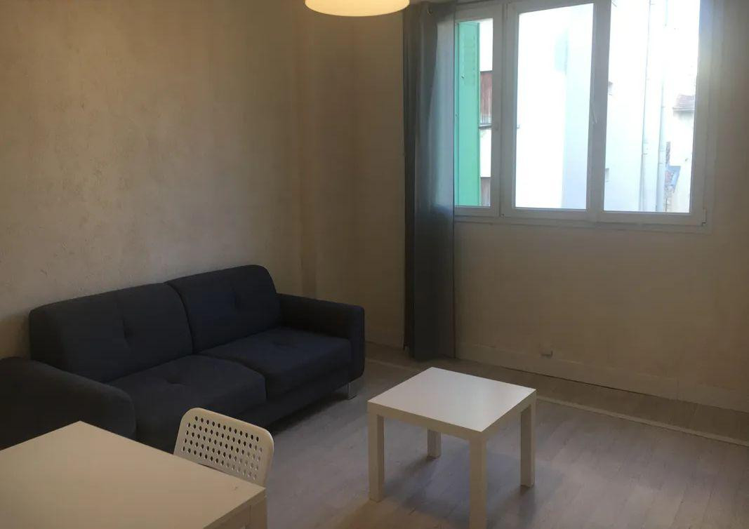 
                                                Location
                                                 Beau 2P entièrement rénové meublé 33m2 à Blancarde