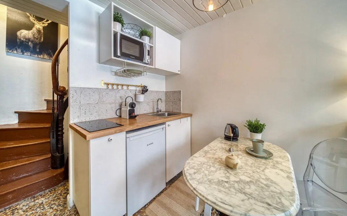 
                                                Location
                                                 Beau 2P meublé 22m² proche place Victor Hugo