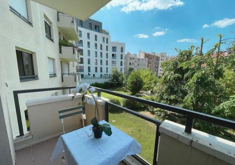 
                                                Location
                                                 Beau 2P meublé 25m² avec balcon au calme